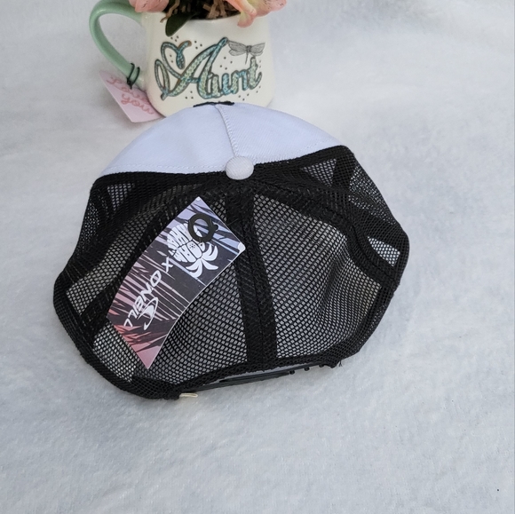 New O'Neill Pineapple Women Trucker Hat color BLK/WHT size ONE. - Picture 4 of 8